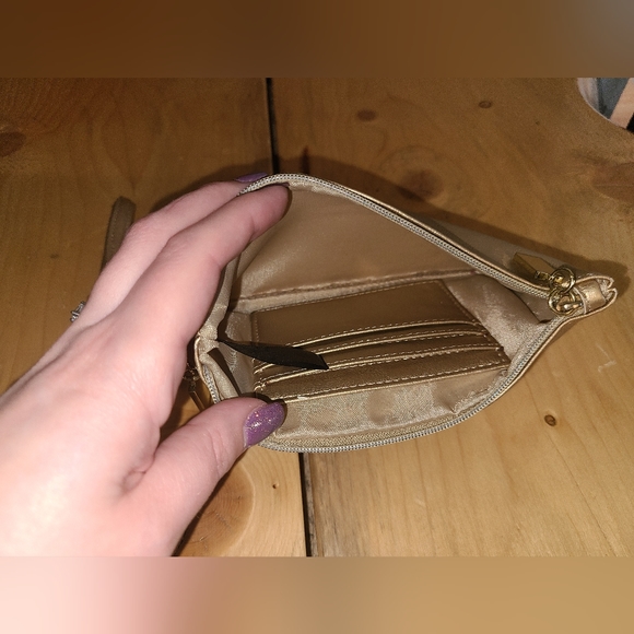 Gold wristlet - Picture 2 of 3